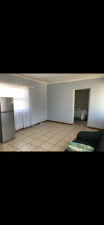 En-suite room available in Summe