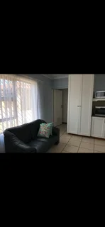 En-suite room available in Summe