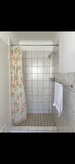 En-suite room available in Summe