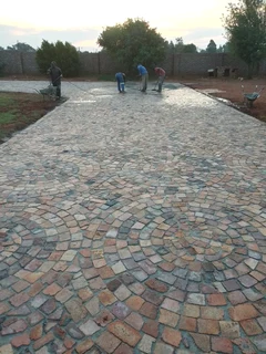 Cobble half brick paving,