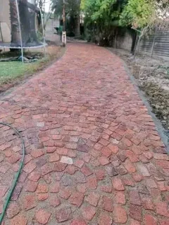 Cobble half brick paving,