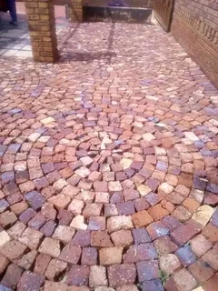 Cobble half brick paving