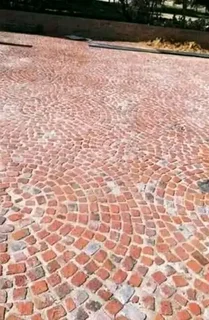 Cobble half brick paving