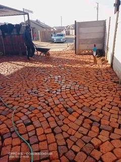 Cobble half brick paving