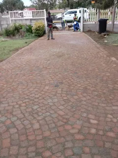 Cobble half brick paving