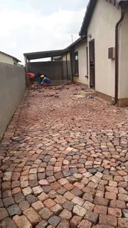 Cobble half brick Paving