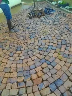 Cobble half brick Paving