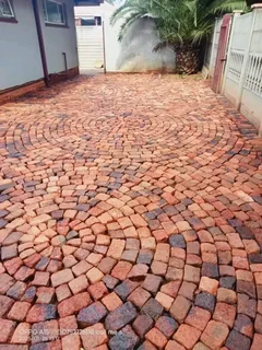 Cobble half brick paving