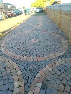 Cobble half brick Paving