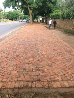 Cobble half brick Paving