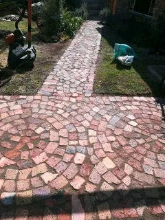 Cobble half brick Paving