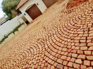 Cobble half brick paving