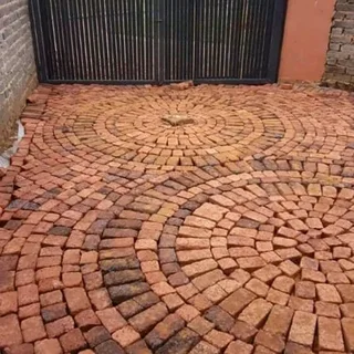 Cobble half brick paving