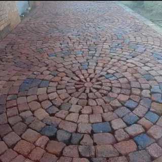 Cobble half brick Paving