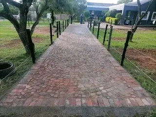 Cobble half brick Paving