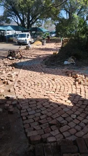 Cobble half brick Paving