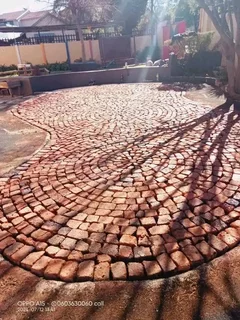 Cobble half brick Paving