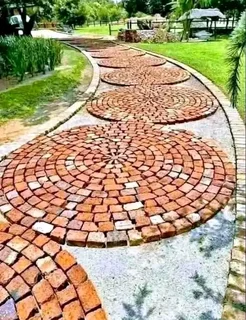 Cobble half brick Paving