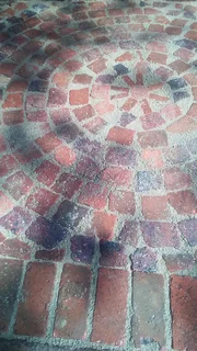 Cobble half brick Paving