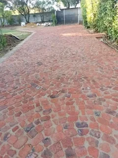 Cobble half brick paving