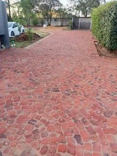 Cobble half brick paving