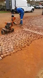 Cobble half brick paving