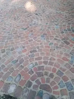 Cobble half brick paving