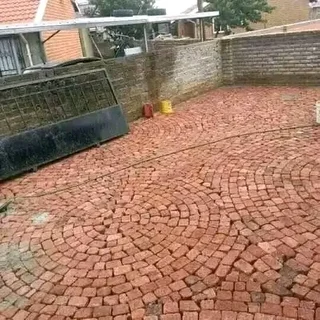 Cobble half brick Paving