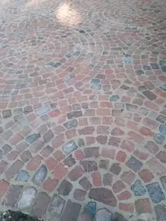 Cobble half brick Paving