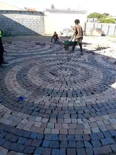 Cobble half brick Paving