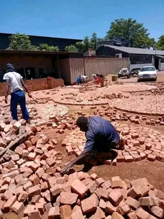 Cobble half brick Paving
