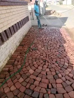 Cobble half brick Paving
