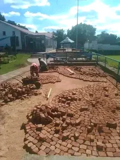 Cobble half brick Paving