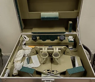 Vintage Wild Heerbrugg ST4 Mirror Stereoscope Parallax Bar in original case