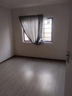 room for rent (Female )-Midrand Midway Mews