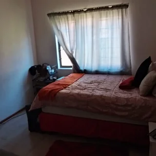 room for rent (Female )-Midrand Midway Mews