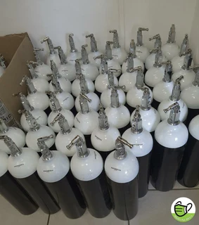 - Portable Oxygen Cylinder with Regulator and Oxygen Mask -