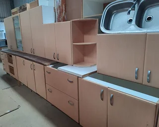 Kitchens-beech Wrap Bevel Kitchen In Excellent Condition!