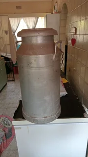 Milk Cooler with  Milking Machine