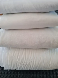 Bedding for various size beds_ 10 items (mostly from Woolworths) all for R580 _Collect in Somerset