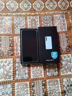 Selling brand new Samsung Galaxy S24 FE dual sim card 256gb ram8gb