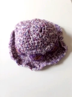 A daisy granny square bucket hat