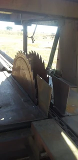 Mobile Dubbel lock edger.have petrol motor.