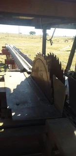 Mobile Dubbel lock edger.have petrol motor.