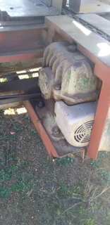 Mobile Dubbel lock edger.have petrol motor.