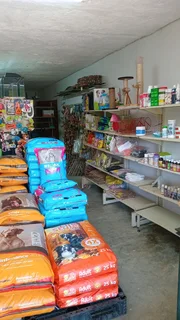 Complete maintaince food for large to giant breed dogs