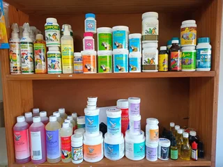 Back drop for external parasites in pigeons