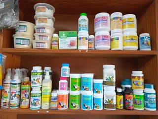 Back drop for external parasites in pigeons