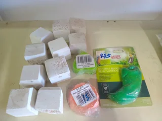 Calcium and mineral blocks for birds
