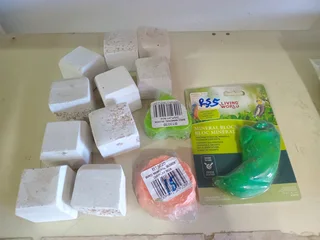 Calcium and mineral blocks for birds